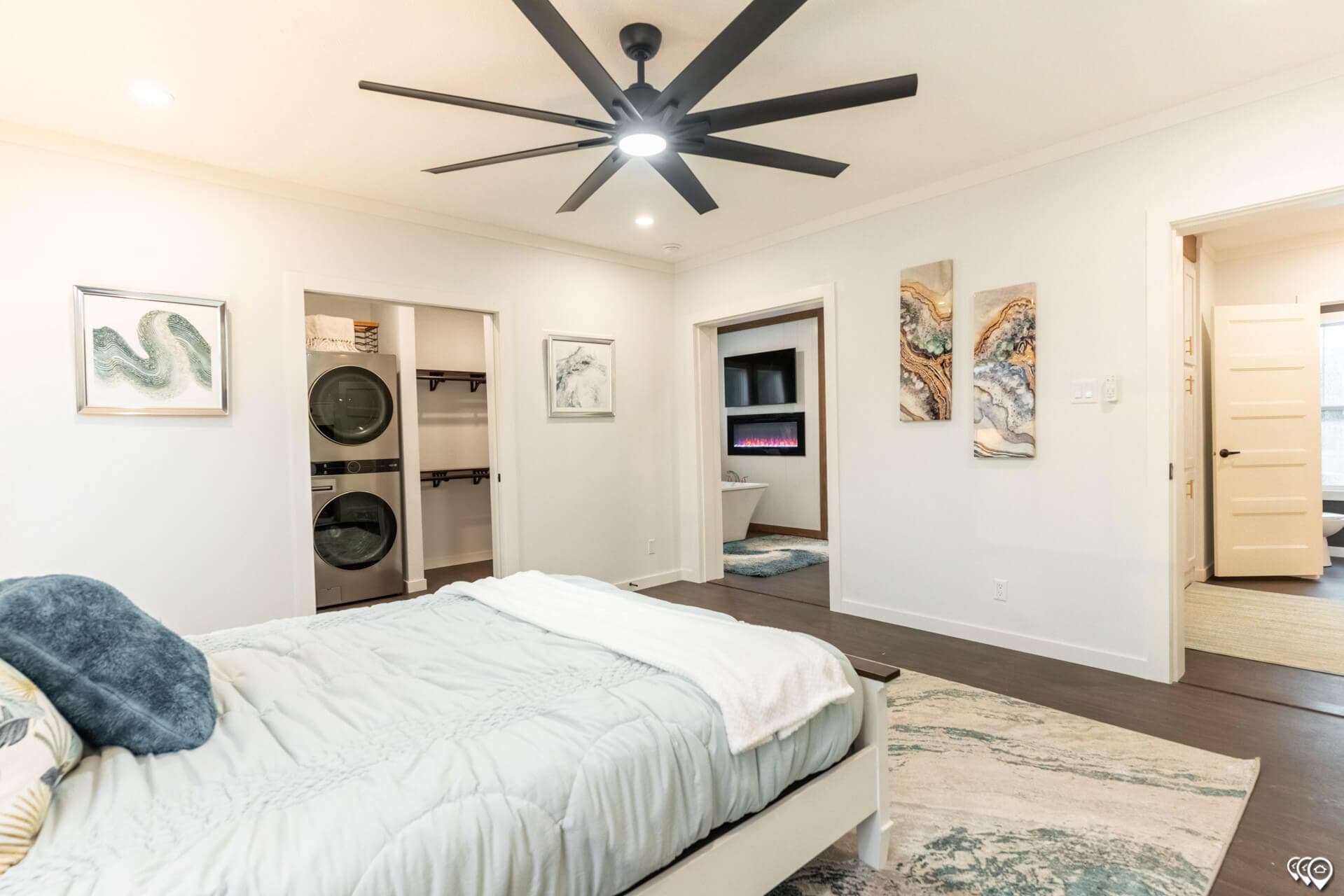 The twin creek  home features