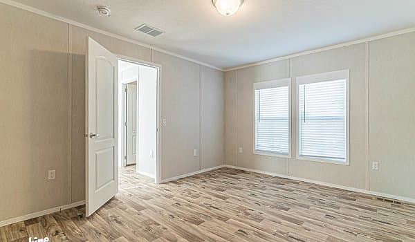 Arc1680-8004 bedroom home features