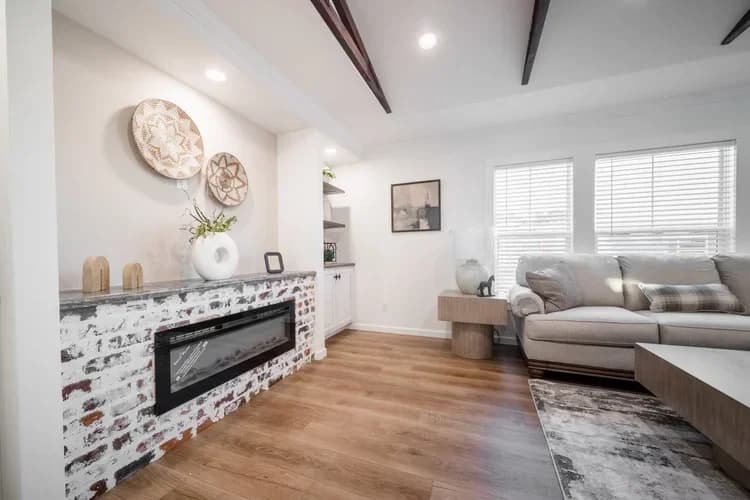 Wilson bend interior home features