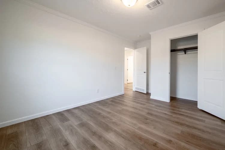 Wilson bend bedroom home features