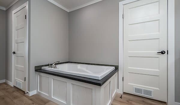 The blackwater  home features