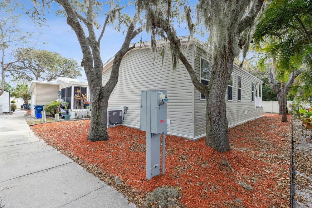 Amica exterior home features