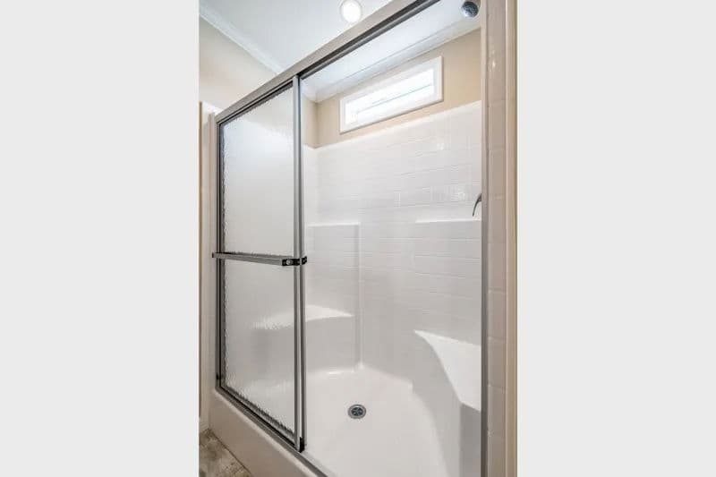 Ronton bathroom home features