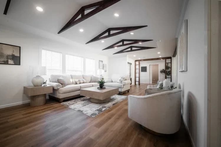 Wilson bend interior home features