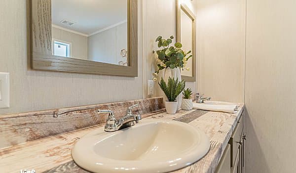 Arc1680-8004 bathroom home features