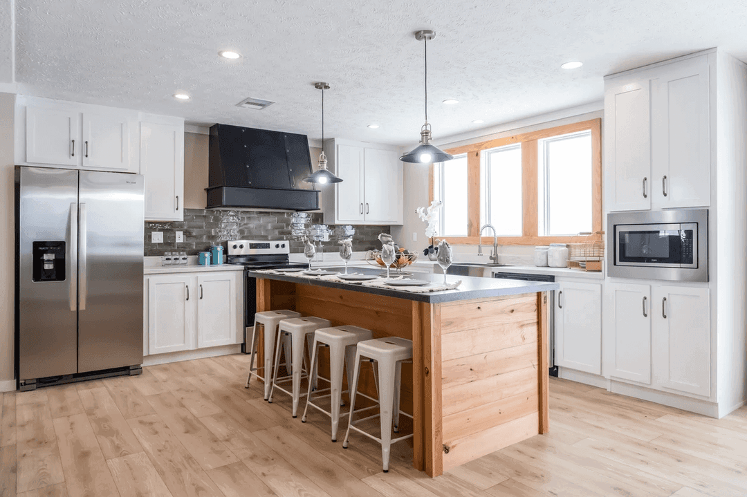 The callaway interior and kitchen home features