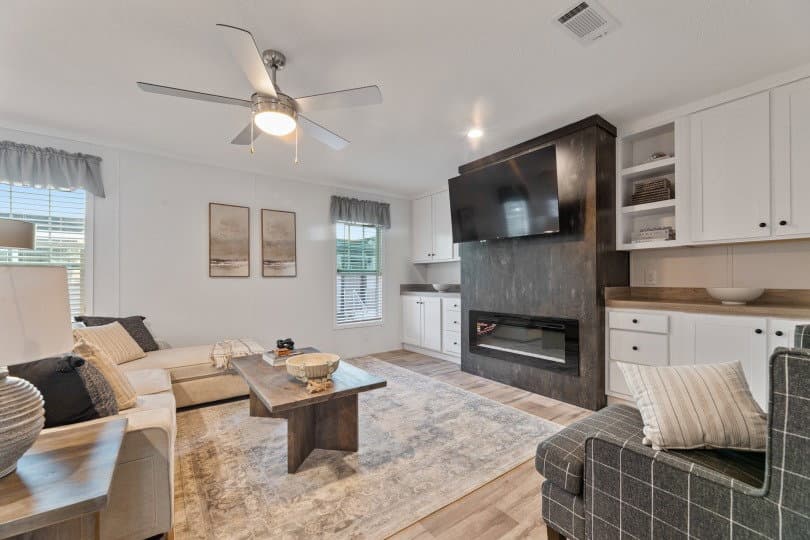 32644d interior home features