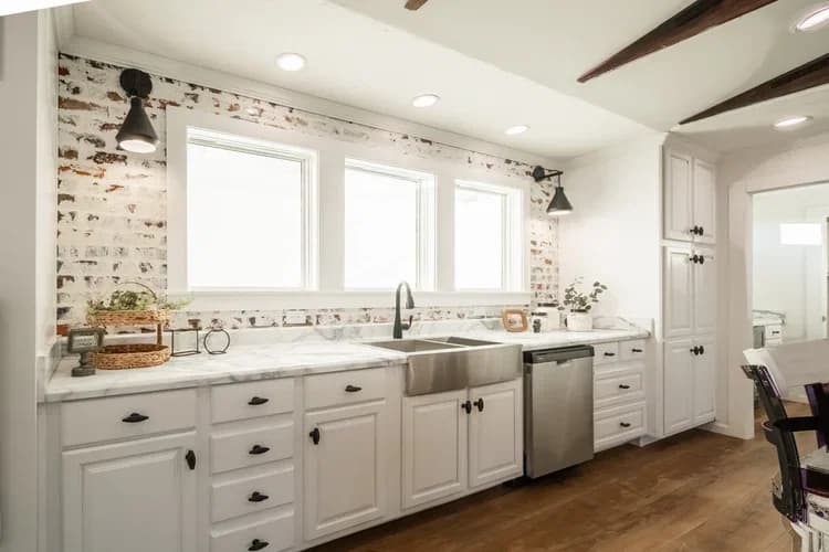 Wilson bend kitchen home features