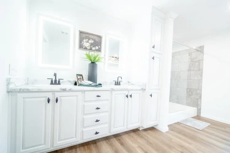 Wilson bend bathroom home features