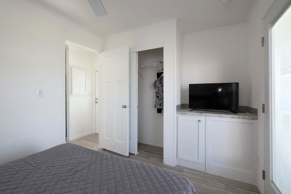 Mayside bedroom home features