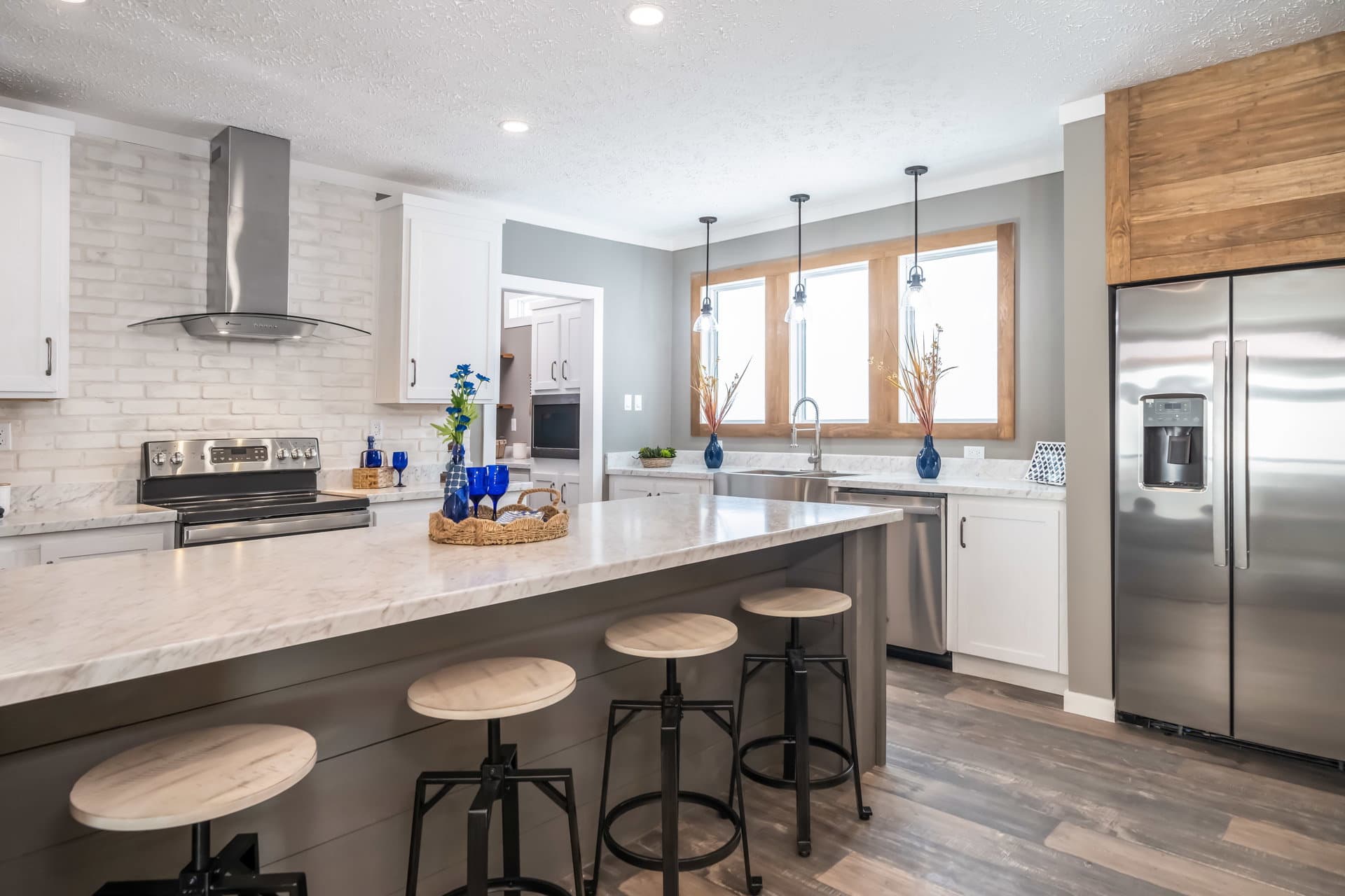 The willow oak hero and kitchen home features