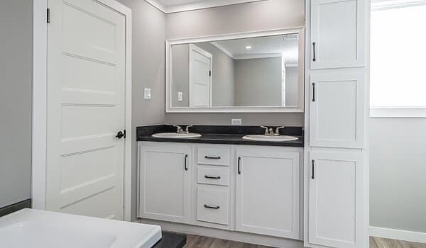 The blackwater  home features