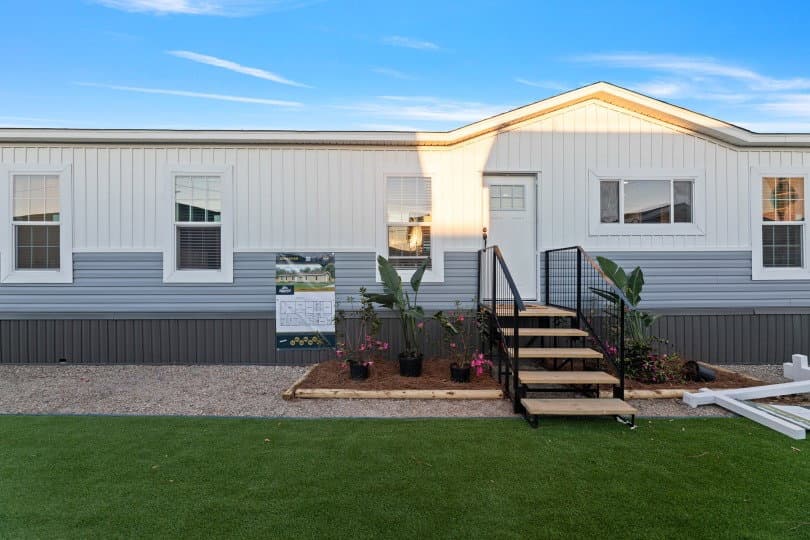 32644d elevation and exterior home features