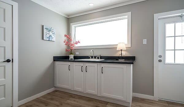 The blackwater  home features