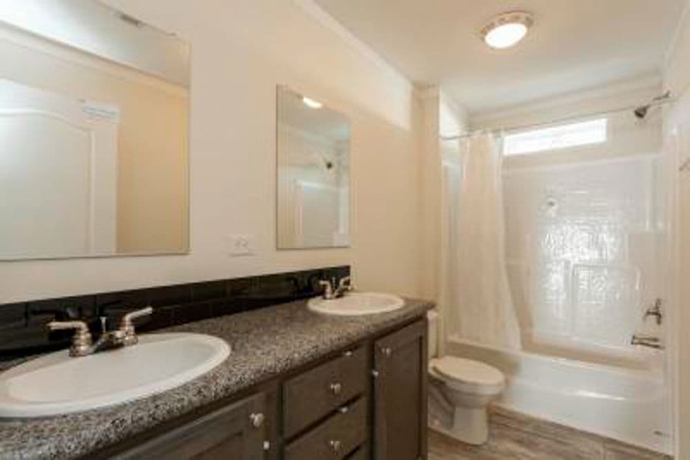 Moyne bathroom home features