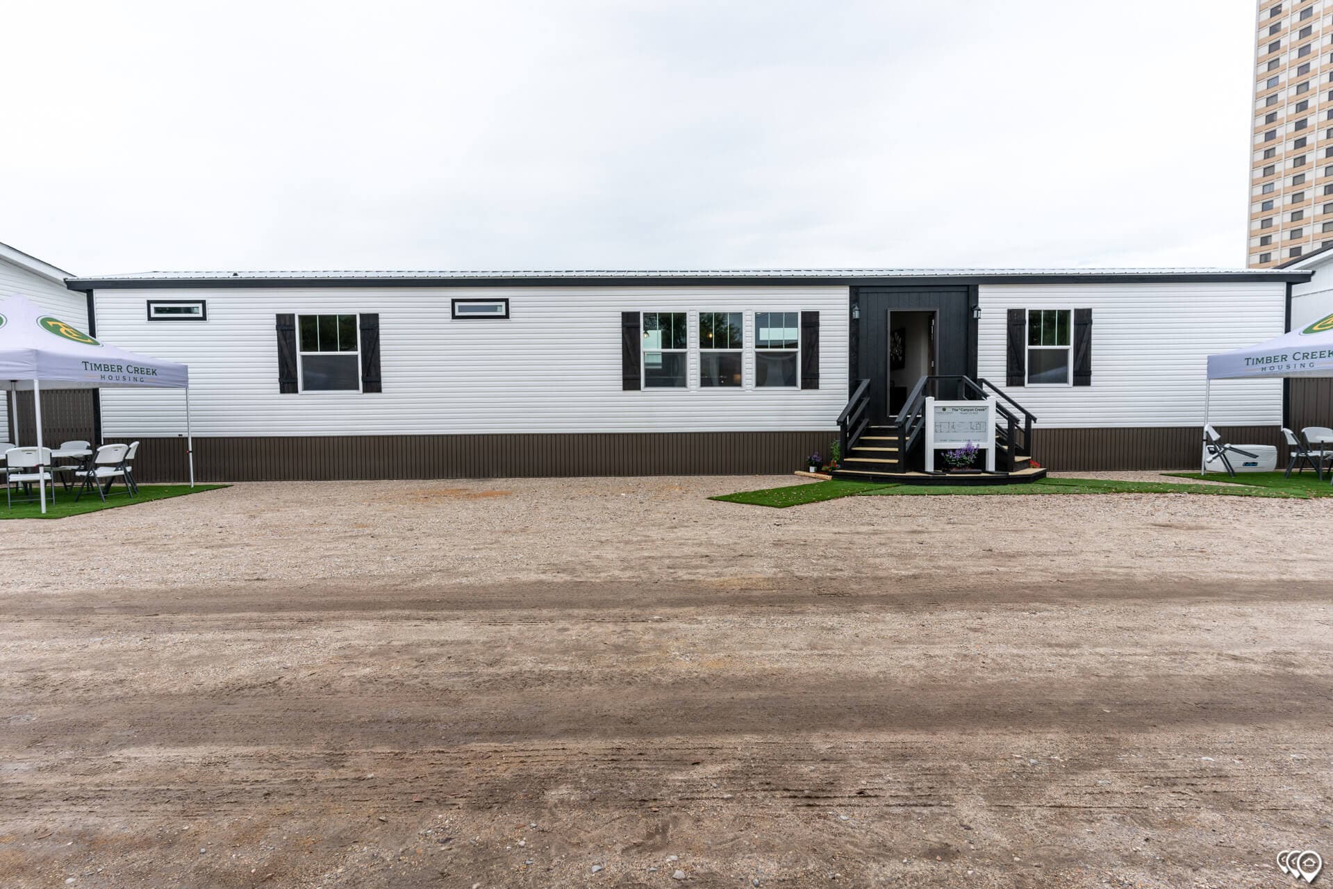 The canyon creek exterior home features