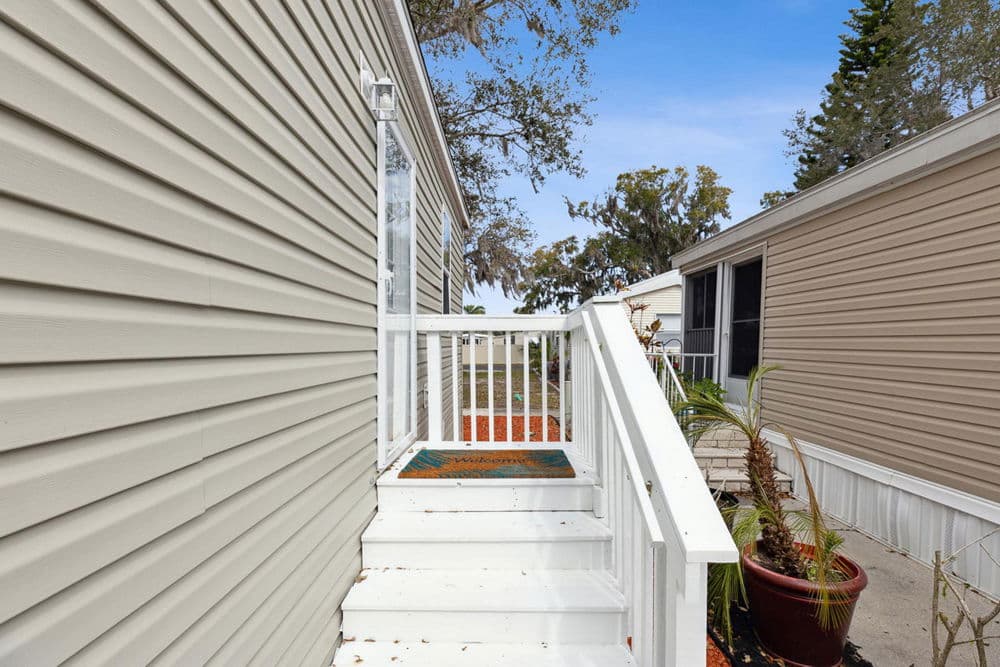 Amica exterior home features