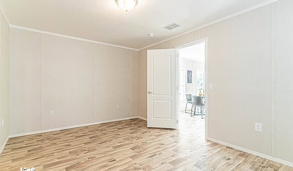 Arc1680-8004 bedroom home features