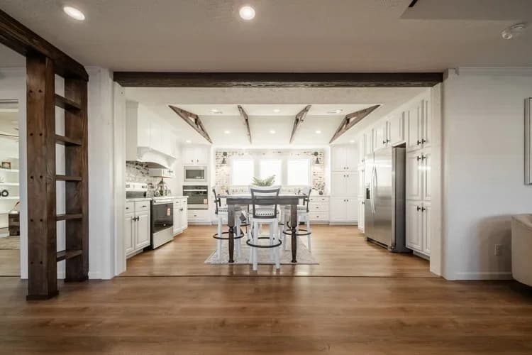 Wilson bend interior home features