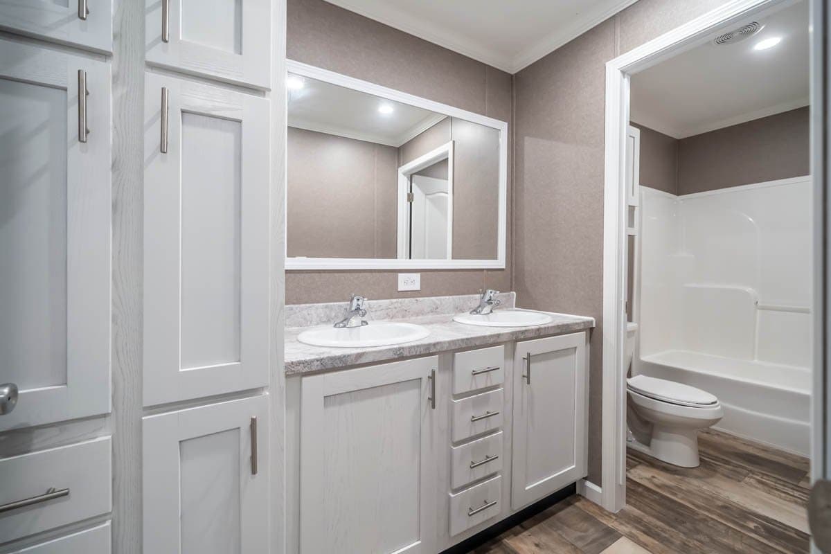 Ruby bathroom home features