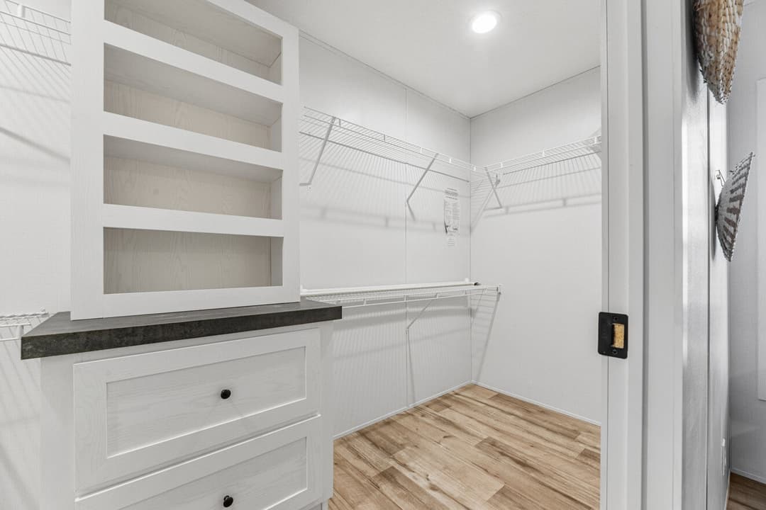 32644d interior home features