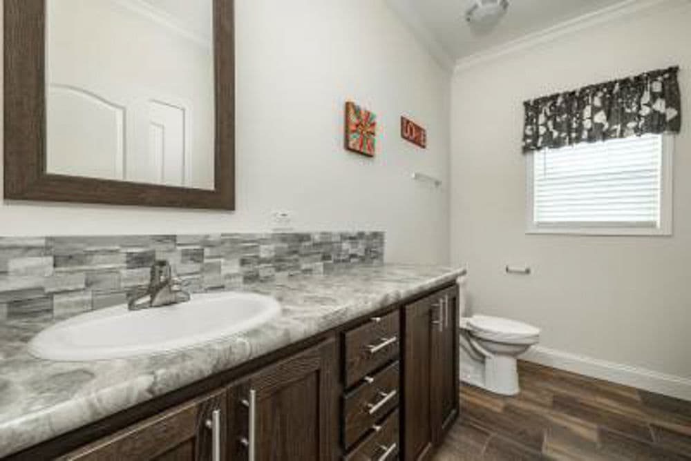 Ridgely bathroom home features
