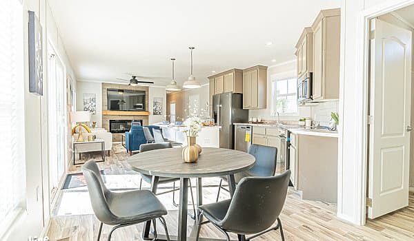 Arc1680-8004 interior home features