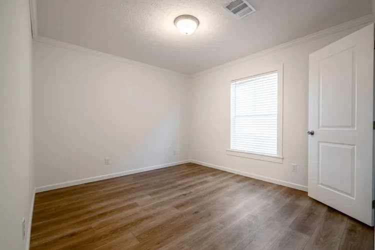 Wilson bend bedroom home features