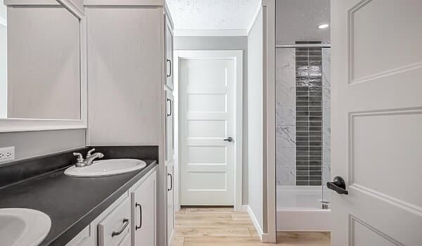 The blackwater  home features