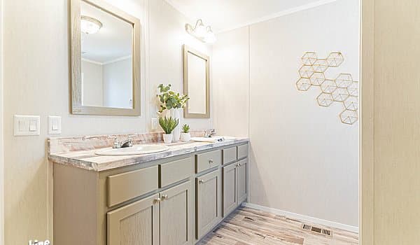 Arc1680-8004 bathroom home features