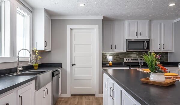 The blackwater kitchen home features