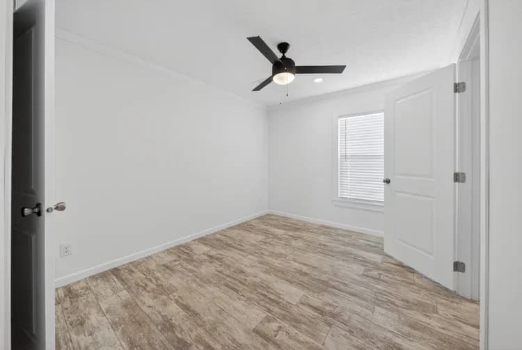 Rory bedroom home features