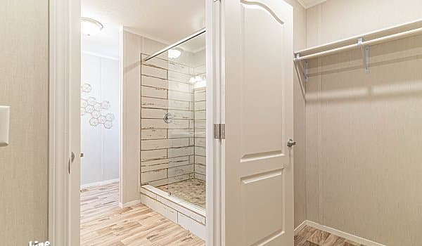 Arc1680-8004 bathroom home features