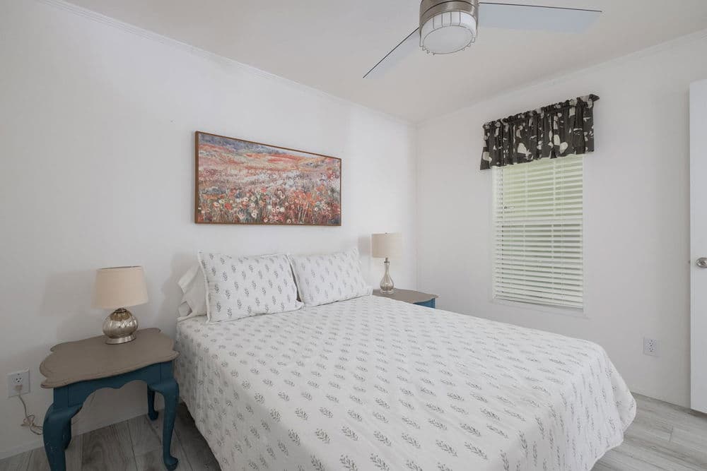 Everglade bedroom home features