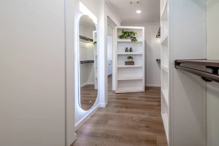 Wilson bend interior home features