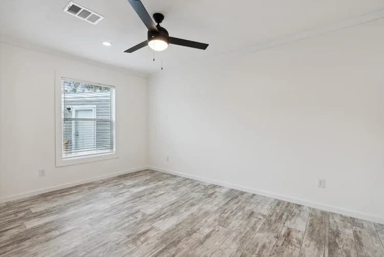 Levi bedroom home features
