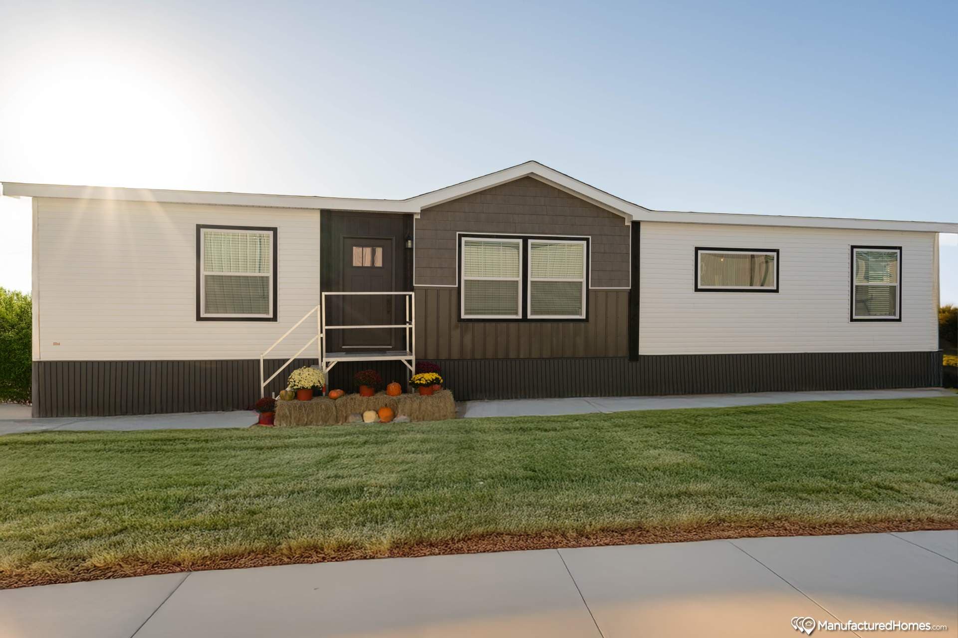 The shades creek exterior home features
