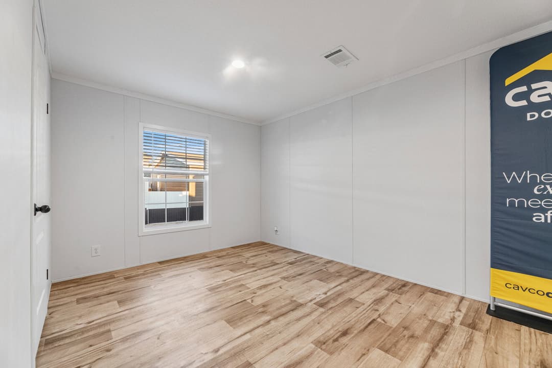 32644d bedroom home features