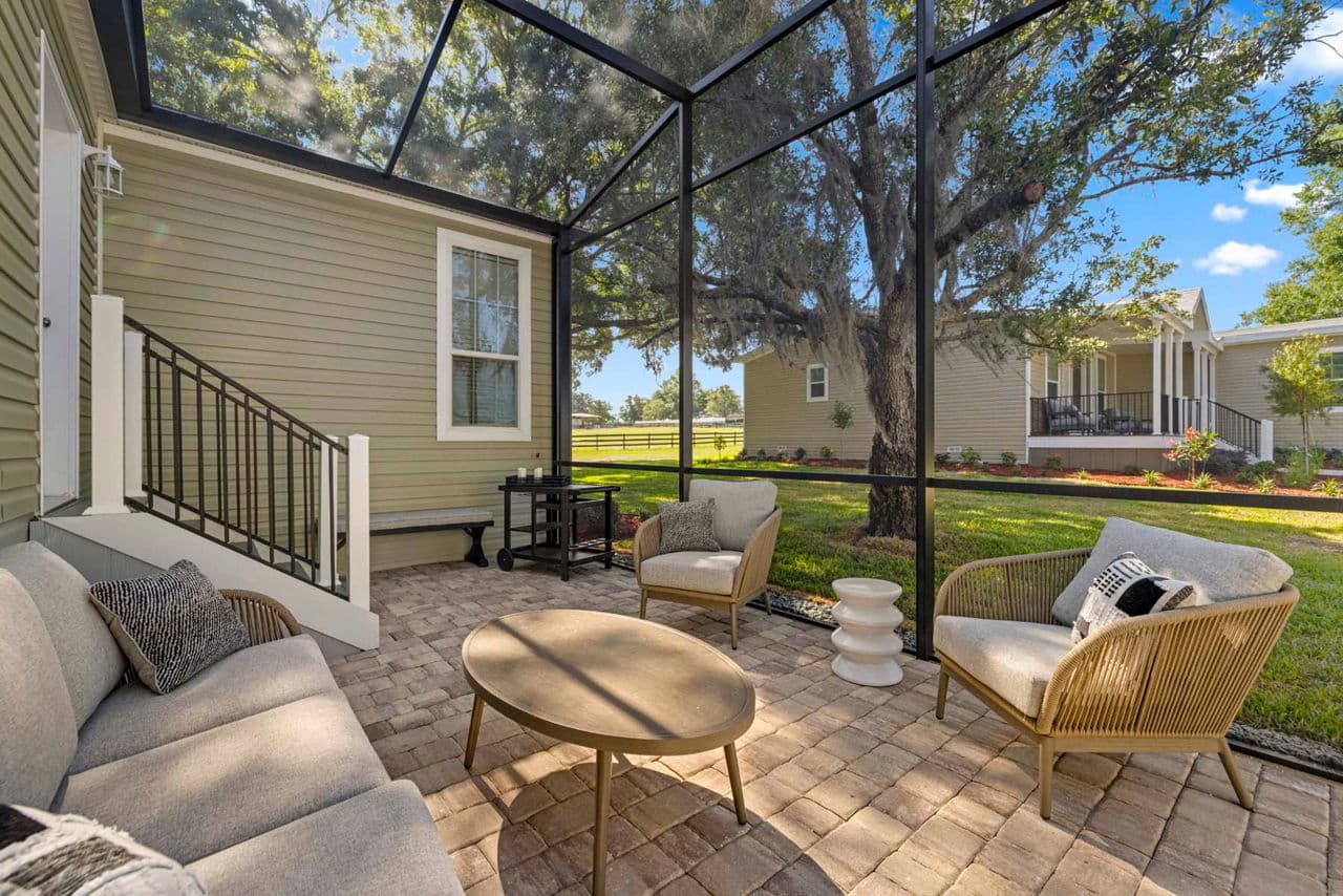 Silver springs 5046 exterior home features