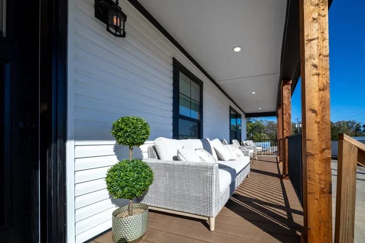 Sky harbor 2.0 exterior home features