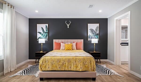 The blackwater  home features