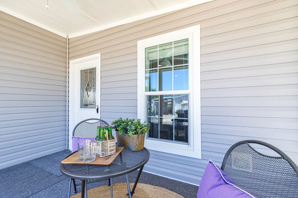 Mack exterior home features