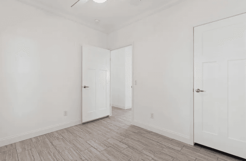 Mullett bedroom home features