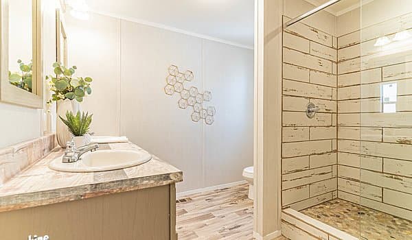 Arc1680-8004 bathroom home features